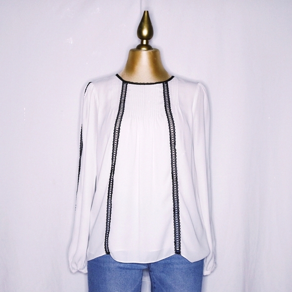 White House Black Market Blouse, Long Sleeves,Black Lace trim, Size 0 XS, White - Picture 2 of 9
